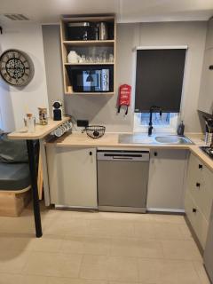 Mobil home luxe 3 ch dont une suite parentale clim terrasse bois couverte La Yole 5 étoiles - 6