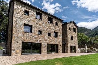 Historic French Embassy Gardens Chalet in Andorra l by BonesVacances - Andorra la Vella - 1