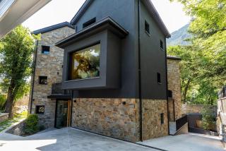 Historic French Embassy Gardens Chalet in Andorra l by BonesVacances - Andorra la Vella - 7