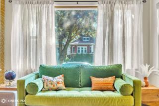 Sleeps 10 + Coffee bar + Game Room + Train to CHGO - 1