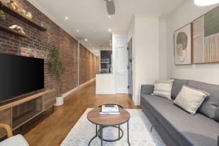 Stylish East Side Escape Steps from Fun - New York - 7