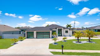 Relax & Play in Cape Coral Pool BBQ Family Fun - Cape Coral - 7