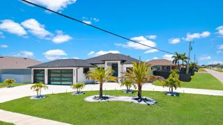 Relax & Play in Cape Coral Pool BBQ Family Fun - 3