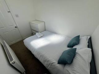Compact Budget Room - 9 Mins to Bristol Centre - 6
