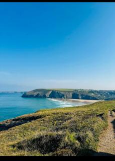 Shepherds Hut - Mawgan Porth - 3