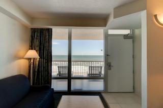 Sandy Toes Beachfront Condo - Daytona Beach - 7