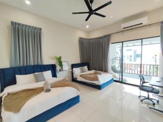 Ipoh Lahat Mines Private Pool Lake Villa by IWH Suites - 1