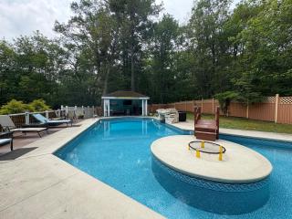 Cheerful 5-bedroom resort with heated pool - East Stroudsburg - 0