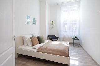 Ultra central - Large - Sunny - 9