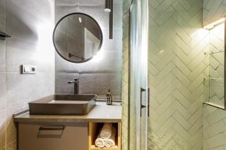 Recently Renovated Designer 2 Bedroom Apartment - Istambul - 9