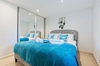 Sleeps 6 1 Bed With Loft 5mins to stations - 8