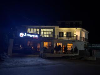 J Terminal Hotel & Cafe - Barkot - 9