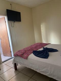 Quarto Econômico no Centro para 2 Pessoas - Sete Lagoas - 2