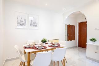 Balcony - Central - Spacious - Sunny - 4