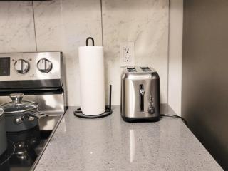 Lovely Modern 2 Bedroom Basement Suite - Edmonton - 3