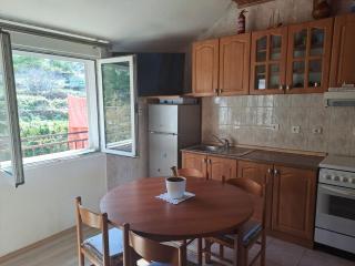 Charming Entire Apartment in Racisce with Security and Comfort - Račišće - 9