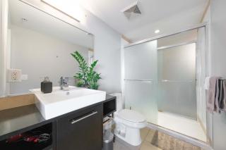Amazing View Downtown Condo with Sauna & Pool - Vancouver - 4