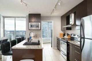 Amazing View Downtown Condo with Sauna & Pool - Vancouver - 2