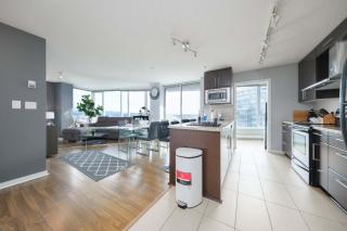 Amazing View Downtown Condo with Sauna & Pool - Vancouver - 3