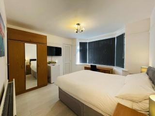 Studio-like room with own entrance - Parkstone - 8