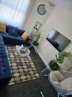 Charming Wolverhampton Apartment with Private Entrance - Wolverhampton - 9