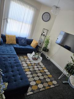 Charming Wolverhampton Apartment with Private Entrance - Wolverhampton - 8