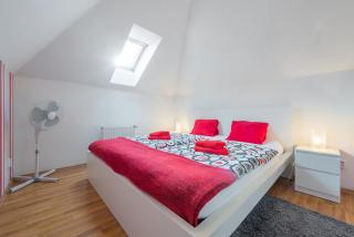 Large Duplex Apartment with a Sunny Terrace - Praag - 2