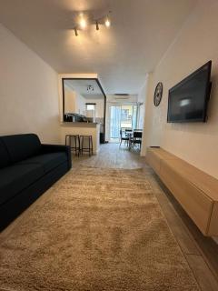 Studio cosy avec balcon - Tramway au pied, proche centre - Nizza - 0