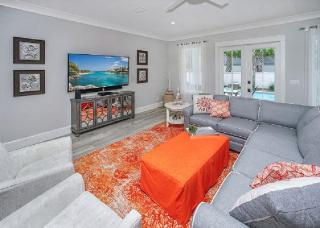 Beach Living Modern 4BR House with Private Pool, 3min Walking to private gated beach access - 5