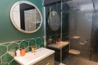 The Elizabeth room with en-suite long stays - Birmingham - 7