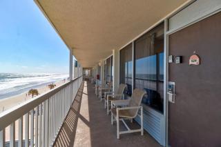 Sea Swept Ocean Front Studio - 2