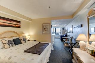 Seahorse Oceanfront with Balcony Sleeps 6 Kitchenette - 5