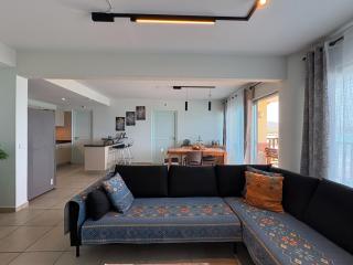 Oceanfront Luxury Living - 2 Bedroom Condo - 8