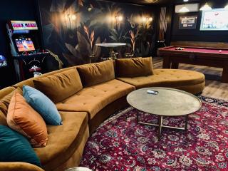 Villa Encanto- LUXE Spanish Villa with 6 KING Bedrooms, Courtyard and New Game Room - 6