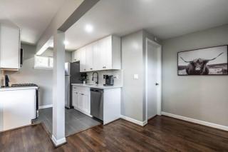 1BR in Montrose Free Parking Walkable Location - 1