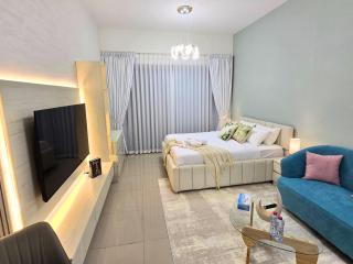 Leisure Retreat - Studio in Dubai Marina - 5 Mins to JBR Beach & The Walk - Close to Metro - 6