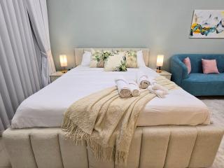 Leisure Retreat - Studio in Dubai Marina - 5 Mins to JBR Beach & The Walk - Close to Metro - 7