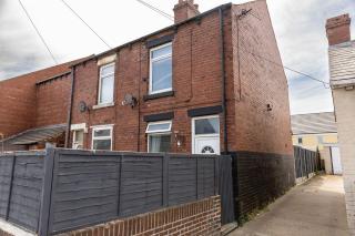 2 bedroom Cossy Detached Property - Royston - 9
