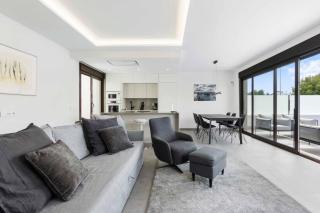 Sunny luxury corner house with private pool - 9