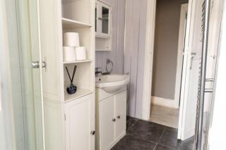 2 bedroom Cossy Detached Property - Royston - 3