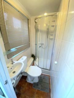 Gravesend 1 bedroom Apartment 2 Min Walk to STN- A - Gravesend - 3