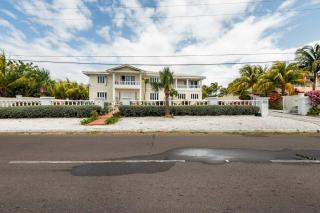 Seaside Paradise Spacious Home with SEVEN bedroom - steps to Sea! - Nassau - 2