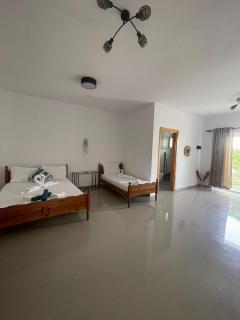 Ana Rooms - Polisi i Vogël - 0