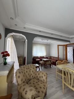 Five Bedroom Plus Living, Triplex Villa with Big Private Garden, Fifty Meters to Sea in Urla, Sleeps Twelve, Three Baths - Urla - 7
