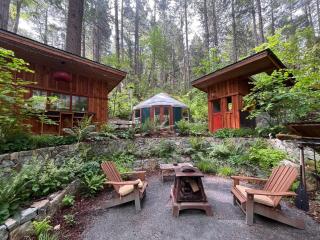 Magical Yurt in the woods - 2 miles from town - 1