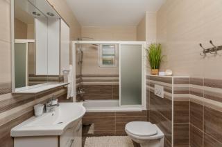 Apartments with parking space Makarska - 24301 - 1