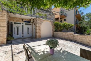 Apartments with parking space Makarska - 24562 - 2