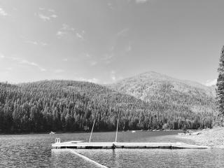 Beachfront Lake House Moyie BC - Moyie - 1