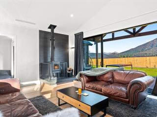 Near New Family Holiday Home Getaway Lake Hawea Wanaka - Lake Hawea - 0