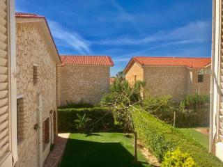 Villa 3 bedrooms 7 beds in the north coast, village of Amon K36 fully air-conditioned - Qaryat Shurūq - 3